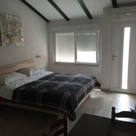 Apartment, 200M From Sea Бъртонигла Екстериор снимка