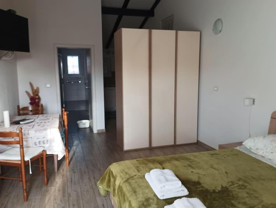 Apartment, 200M From Sea Бъртонигла Екстериор снимка
